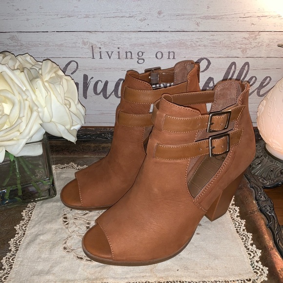 Gianni Bini Shoes - Gianni Bini Wedges